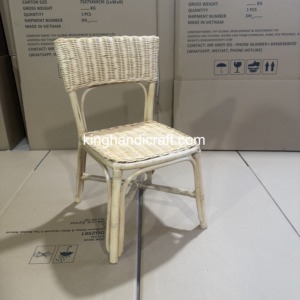 Chaise enfant rustique en rotin faite à la main pour location événementielle, mariage, fête d'anniversaire, décoration, accessoire photo - Product Image 1