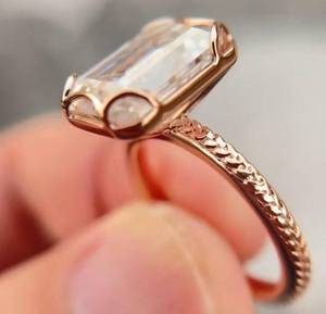 Anillo Solitario de Moissanita con Corte Esmeralda para Mujer, Plata 925 Original con Baño de Oro Rosa, Joyería Fina Premium, Regalo para Ella - Product Image 2