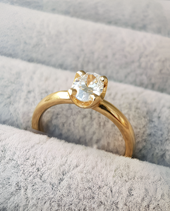 Aniva Anillo de Compromiso Moderno con Diamante Ovalado Cultivado en Laboratorio CVD VVS de Oro Amarillo de 14K, Certificado IGI, con 4 Puntas - Product Image 1