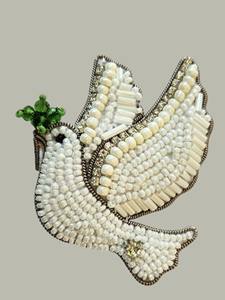 Adorno Colgante de Pájaro con Cuentas Blancas y Zari |   Decoración de Pared con Bordado de Perlas y Cristales |   Adorno Tradicional para Decoración Festiva y del Hogar - Product Image 1