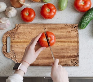 Elegante Tabla de Cortar de Madera de Teca Tallada a Mano con Diseño de Borde Ornamentado, Superficie Gruesa y Duradera, Apta para Alimentos, Plato para Servir - Product Image 5