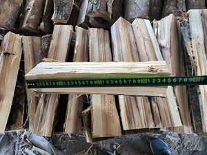 Bûches de bois de chauffage en bois dur d'acacia du Vietnam, séchées au four, faible humidité, haute émission de chaleur, chargement en conteneur, approvisionnement en gros - Product Image 6