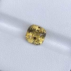 Chrysoberyl Jaune Naturel Carré du Rajasthan, Pierre Précieuse Non Montée 2,00 Ct, Évaluée par un Tier, ZUBEDA GEMS pour la Fabrication de Bijoux - Product Image 6