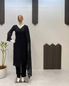 Ensemble de robe traditionnelle indienne pakistanaise pour femmes en coton brodé noir, coupe régulière, longueur cheville, tenue décontractée - Product Image 1