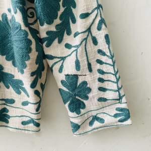 Chaqueta de Invierno de Algodón Suzani Hecha a Mano en India, Abrigo Unisex Bordado a Mano con Cuello Alto - Product Image 5