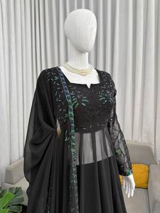 Robe longue réversible TENNECY pour femme, toutes saisons, en fil de gorgette avec travail de sequins, en matériaux recyclés, séchage rapide - Product Image 3
