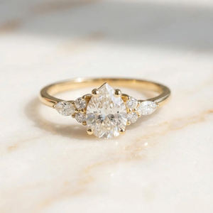 Exquisito Anillo de Compromiso de Moissanita con Halo Oculto, Anillo Nupcial de Plata Esterlina 925, Joyería Solitaria con Corte de Pera para Promesa o Aniversario - Product Image 1