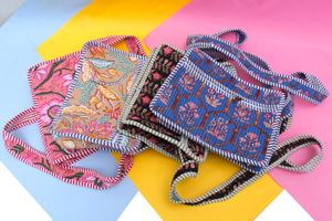 Bolso bandolera acolchado con estampado de Jaipur, bolso cruzado de algodón, bolso de tela india con estampado floral, bolso de mano bohemio, bolsa de viaje hecha a mano - Product Image 5