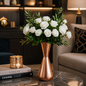 Vase à fleurs en cuivre martelé artisanal, vase décoratif en métal haut de gamme, design sablier pour la décoration de la maison, centre de table floral - Product Image 2