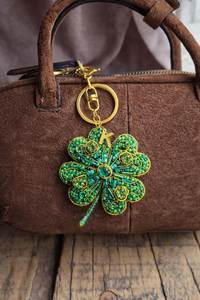 Llavero de tela hecho a mano, ecológico y personalizado con flor de margarita de cuentas, colgante ajustable y ligero para bolso o cartera - Product Image 5