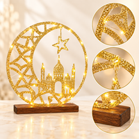 Petite décoration du Ramadan à piles avec silhouette de mosquée, croissant et étoile sur base en bois pour la table de la maison musulmane