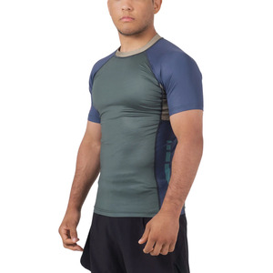 เสื้อยืดคอมเพรสชั่นแขนสั้นผู้ชายแบบกำหนดเอง OEM แบรนด์ส่วนตัว เสื้อยืดออกกำลังกาย แห้งเร็ว ชุดกีฬาฟิตเนส ผู้ผลิต - Product Image 2