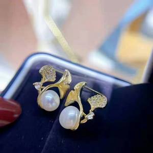 Pendientes de Perlas de Agua Dulce con Hoja de Arce Primaveral, 7-8 mm, Redondos, Elegantes y Populares, Joyería Mantou - Product Image 1