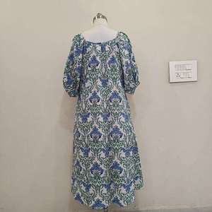 Vestido Maxi Floral Bohemio para Mujer al por Mayor, Manga Corta, Cuello Cuadrado, Ajuste Holgado, Casual, de Algodón con Estampado a Mano - Product Image 2