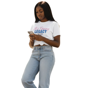 T-shirt graphique It's Giving Legacy pour femmes, en coton doux, col rond, manches courtes, vêtements décontractés à la mode pour tous les jours - Product Image 3