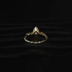 Nouvelle Collection : Bague en Diamant Poire avec Accents de Diamants Marquise et Ronds, Accents Scintillants, Pierre Centrale Éclatante D-E VVS-VS - Product Image 4