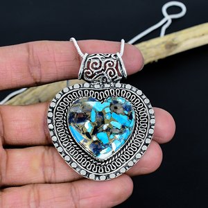 Colgante de Cadena con Forma de Corazón de Turquesa: Collar de Plata de Ley 925, Joyería de Diseño Hecha a Mano - Product Image 2