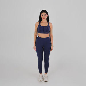 Ensemble de yoga trois pièces pour femmes professionnelles : leggings sans couture taille haute, soutien-gorge de sport à maintien moyen, veste d'entraînement légère - Product Image 1