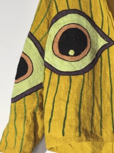 Veste brodée à la main motif œil turc moutarde – Manteau Suzani bohème à devant ouvert – Vêtement d'extérieur artistique et affirmé - Product Image 2
