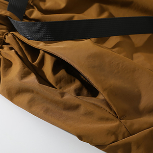 Shorts cargo noirs pour hommes, taille élastique, séchage rapide, fermetures éclair, style décontracté, longueur bermuda, couleur unie, tissu tissé - Product Image 4