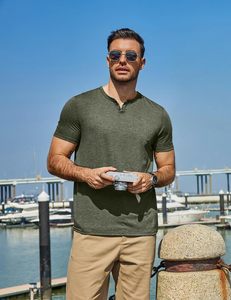 Camiseta de Algodón Premium para Hombre, Cuello en V, Corte Ajustado, Ligera, Cómoda, Manga Corta, Informal, Lisa, con Logotipo Personalizado, Proveedor Mayorista, Exportación - Product Image 4