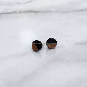 Pendientes de tuerca de resina de la mejor colección de la mejor calidad para Niñas para regalar hechos a mano en la India - Product Image 6