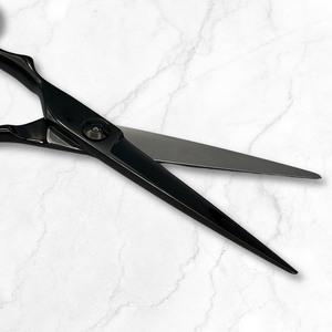 Ensemble de ciseaux de coiffure 5,5 pouces - Noir mat - Comprend des ciseaux de coupe et des ciseaux à effiler - Acier japonais 440C - Pour barbiers et coiffeurs - Product Image 2