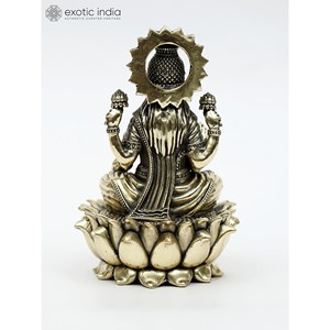 5 pouces petite idole en laiton superfine de la déesse Lakshmi assise sur un lotus en plusieurs tailles disponibles-Sculpture idole fabriquée en Inde - Product Image 4