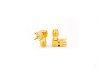 Conector SMA hembra de ángulo recto para PCB, frecuencia de hasta 6 GHz.