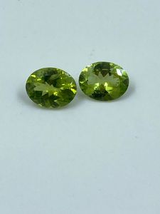 Pierre précieuse vert péridot olivine de haute clarté, qualité supérieure, pierre naturelle taillée, 3,45 carats, 7x9 mm, 2 pièces - Product Image 1