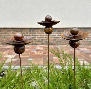 Piquet de jardin moderne en métal en forme de roseau, sculpture d'extérieur minimaliste inspirée des bassins, pour accentuer la pelouse - Product Image 2