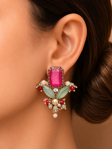 Joyería étnica india Kundan Tikka con perlas, chapado en oro de alta calidad, hecha a mano para bodas y fiestas de mujeres. - Product Image 1