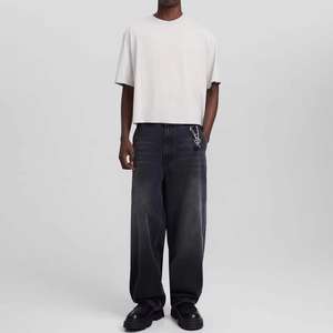 เสื้อยืดคอกลมทรงครอปสำหรับผู้ชาย ผ้าฝ้าย 100% หนานุ่ม สไตล์วินเทจ สีขาวดำ ตัดเย็บแบบไหล่ตก ทรงครอปท็อป ผ่านการซักแบบวอช - Product Image 4