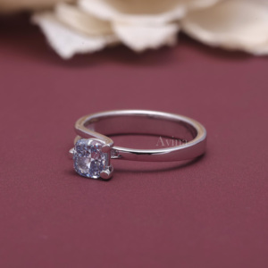 Bague de fiançailles en diamant de laboratoire taille coussin certifié IGI, en argent sterling 925 massif, avec sangle fendue croisée, style solitaire - Product Image 4