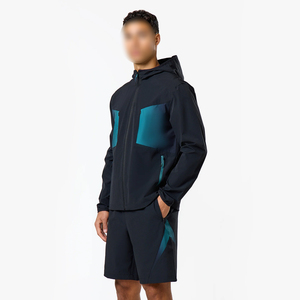 Conjunto de Pantalones Cortos Deportivos Negros para Hombre, Chaqueta Deportiva con Capucha y Paneles Geométricos Turquesa Modernos y Pantalones Cortos Deportivos a Juego - Product Image 1