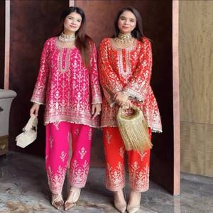 VASTRA COTTAGE Conjunto de Vestido Anarkali de Seda Chinon con Lentejuelas y Bordado, Pantalón y Dupatta Pesado, Traje de Fiesta - Product Image 1