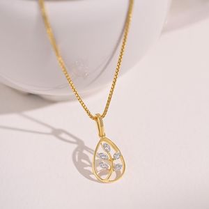 Collar con Colgante de Letra de Diamantes en Oro Amarillo, Cadena de Serpiente Minimalista, Unisex, para Uso Diario - Product Image 3