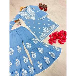 FANCY RAYON CHIKANKARI BORDADO HILO TRABAJO KURTI CON PALAZZO SKY - Product Image 1