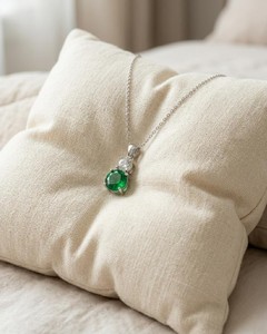 Collar con Colgante de Cuarzo Verde Natural, Gema de Cristal Hecha a Mano, Joyería Elegante, Regalo para Mujer, Estilo Moderno - Product Image 2