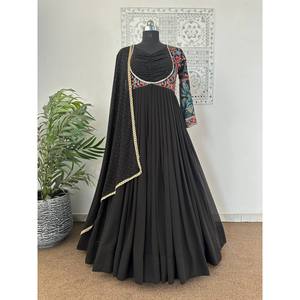 Vestido Anarkali de Fiesta Talla XL con Dupatta Estilo Pantalón para un Look Elegante - Product Image 4