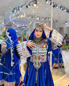 Robe afghane extra large à volants, bleu électrique, en soie, richement brodée, style tribal Poshak, tenue traditionnelle formelle - Product Image 4