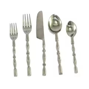 Elegante Colección de Cubertería de Acero Inoxidable para Cocina y Comedor, Diseñada para Recepciones Elegantes y Uso Diario - Product Image 1