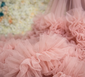 ชุดเดรสผ้าตาข่ายอิตาลีสีชมพูสำหรับคุณแม่ตั้งครรภ์และชุดมินิเดรสสำหรับเด็ก |   ชุดถ่ายภาพแม่ลูกที่เข้ากันอย่างสวยงาม - Product Image 2