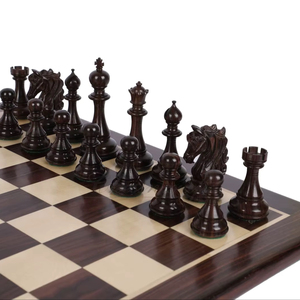 Tablero de Ajedrez Rectangular Rústico y Ecológico de ILAHI, Hecho a Mano con Madera Pura al 100%, Estilo Animal/Amor, Tamaño Personalizado - Product Image 1