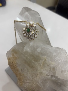 ชุดเครื่องประดับสร้อยคอพร้อมต่างหูรูปนกยูงชุบทองคำขาว รุ่น SM-739 จาก Amaira Jewels ประดับคริสตัลและเพชรเทียม สไตล์คลาสสิกวินเทจ เหมาะสำหรับงานแต่งงานของผู้หญิง - Product Image 4