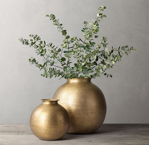 Vase de table en métal martelé finition cuivre – Récipient floral à accent or rose brillant pour les détaillants de boutiques - Product Image 6