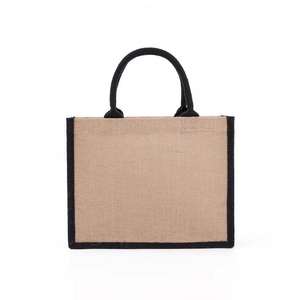 Bolsa de Papel Kraft Estilo Navideño, Impermeable, con Cordón, Asa Ancha, Personalizable, Color Crema y Verde, Gran Capacidad, Calidad, Venta al Por Mayor, Vietnam - Product Image 1