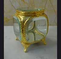 Boîte à bijoux artisanale en laiton vintage avec verre biseauté |   Organisateur de souvenirs décoratif en filigrane doré antique |   Boîte-cadeau de luxe