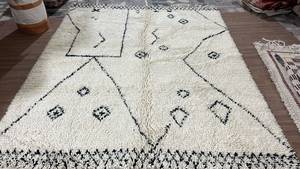 Alfombra de Lana Afelpada Marroquí Hecha a Mano, Alfombra Geométrica Blanca y Negra de Estilo Bereber, Decoración Boho Tejida a Mano para el Hogar - Product Image 3