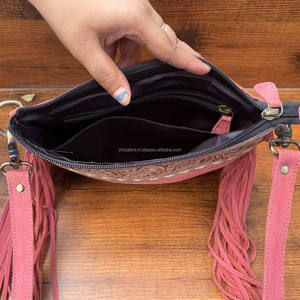 Venta caliente de las mujeres de estilo bohemio occidental a mano Tooled turquesa gamuza patrón Floral cremallera bandolera monedero inscripción Logo - Product Image 6